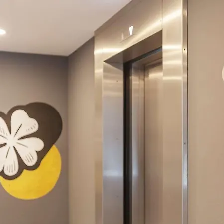 - The Niu, Coin Frankfurt Ostend By Ihg 3*