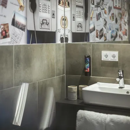 - The Niu, Coin Frankfurt Ostend By Ihg