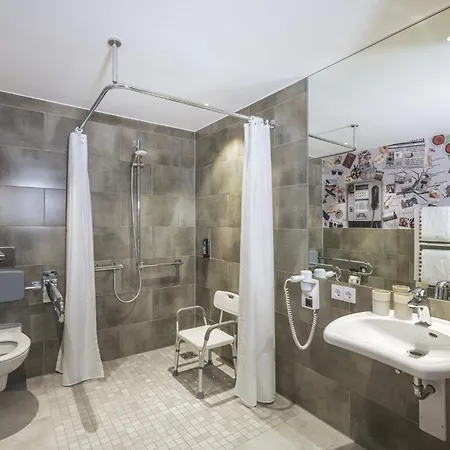 - The Niu, Coin Frankfurt Ostend By Ihg Hotell 3*